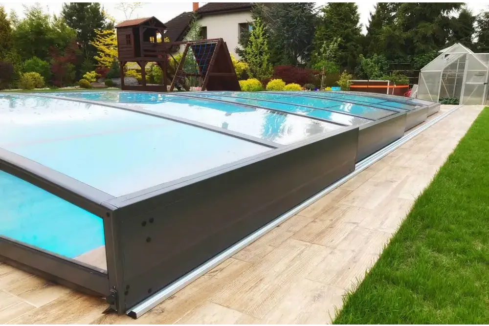 Pooltak Sydney mörkgrå metallram med transparenta glasrutor och extra skenor